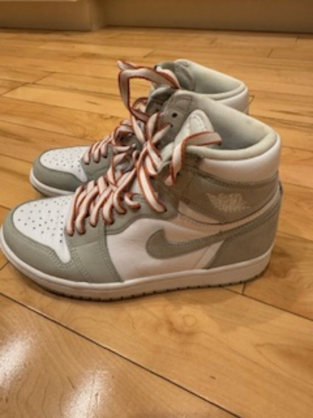 Nike Women’s Air Jordan 1 Retro High OG ‘Seafoam’ Size 6